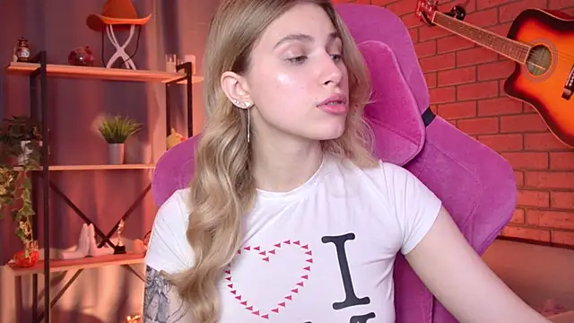 EllieCutes online show from 06-22-26, 06:54
