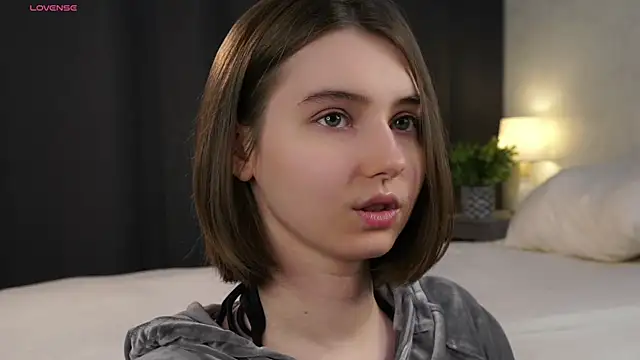 MeghanElson online show from 04-12-26, 01:05