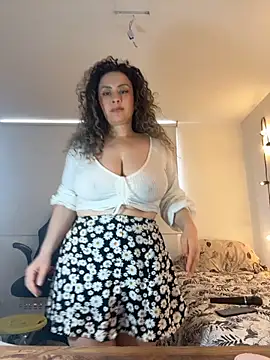 Elizabeth Dupont online show from 09-15-25, 05:46