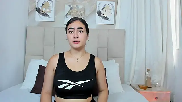 Snapshot of Jaslyn__Smith chatting on 12-19-24, 02:24 Jaslyn Smith online show from 12-19-24, 02:24