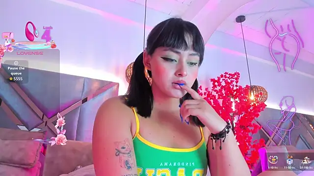 Snapshot of KimVelezz chatting on 09-08-25, 07:02 KimVelezz online show from 09-08-25, 07:02