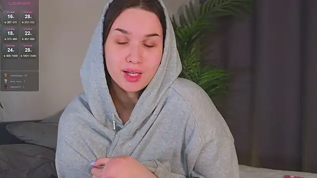 Roxie Mils online show from 12-18-24, 06:35