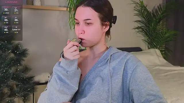 Roxie Mils online show from 12-21-24, 02:58