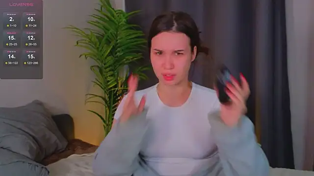 Roxie Mils online show from 01-19-25, 09:02