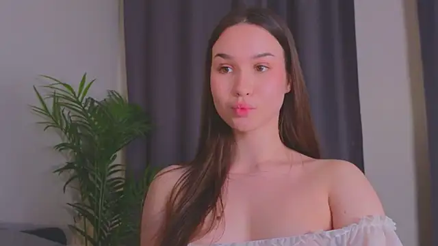 Roxie Mils online show from 02-06-25, 06:46