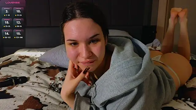 Roxie Mils online show from 03-14-25, 09:32