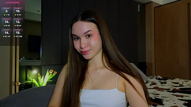 Roxie Mils online show from 03-15-25, 06:10