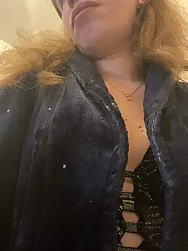 Snapshot of EvaRush chatting on 12-21-24, 09:23 EvaRush online show from 12-21-24, 09:23