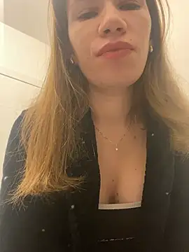 Snapshot of EvaRush chatting on 01-21-25, 04:05 EvaRush online show from 01-21-25, 04:05