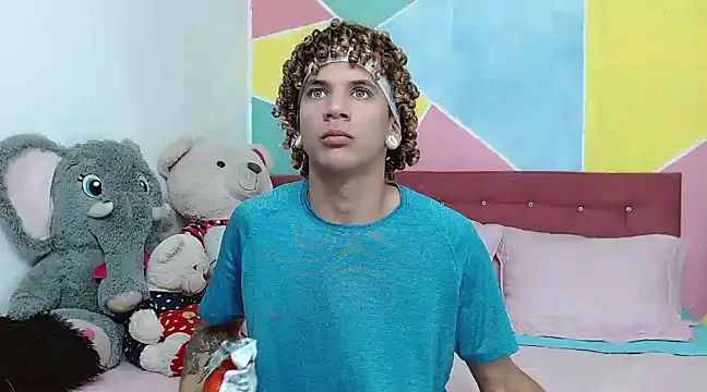 Snapshot of tylor_boy chatting on 01-24-25, 10:08 tylor boy online show from 01-24-25, 10:08