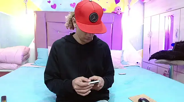 Snapshot of tylor_boy chatting on 03-16-25, 04:20 tylor boy online show from 03-16-25, 04:20