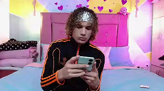 Snapshot of tylor_boy chatting on 03-20-25, 01:35 tylor boy online show from 03-20-25, 01:35