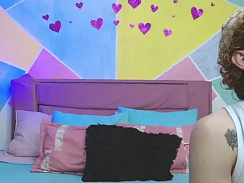 Snapshot of tylor_boy chatting on 09-09-25, 06:40 tylor boy online show from 09-09-25, 06:40