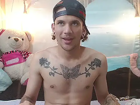 Snapshot of tylor_boy chatting on 11-25-25, 07:47 tylor boy online show from 11-25-25, 07:47