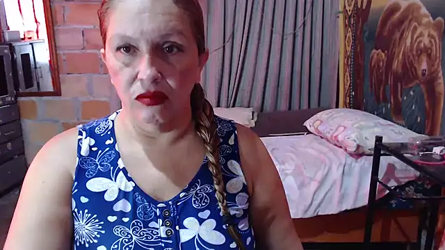 Snapshot of mom_son_dirty chatting on 05-27-26, 01:30 mom son dirty online show from 05-27-26, 01:30