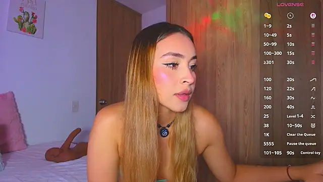 Snapshot of PollyGrey_ chatting on 06-24-26, 01:26 PollyGrey online show from 06-24-26, 01:26