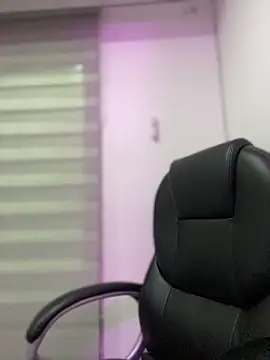 Milff parkerrr online show from 04-07-26, 11:15