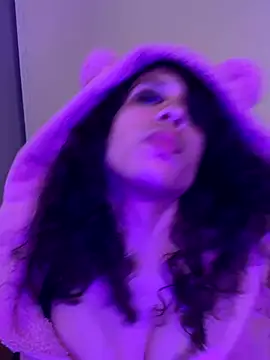 Snapshot of PeacockGoddess chatting on 09-17-25, 11:50 PeacockGoddess online show from 09-17-25, 11:50