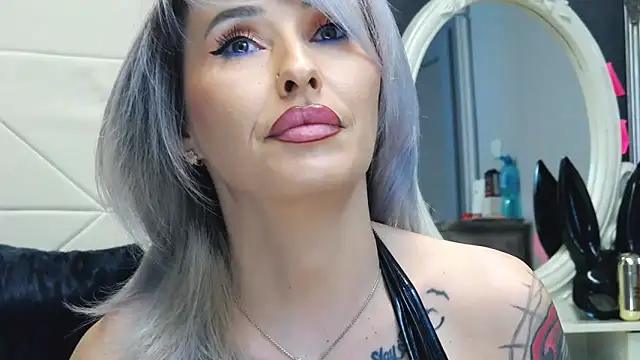 IssaSmith online show from 02-22-25, 11:24