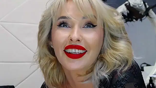 IssaSmith online show from 10-29-25, 07:43