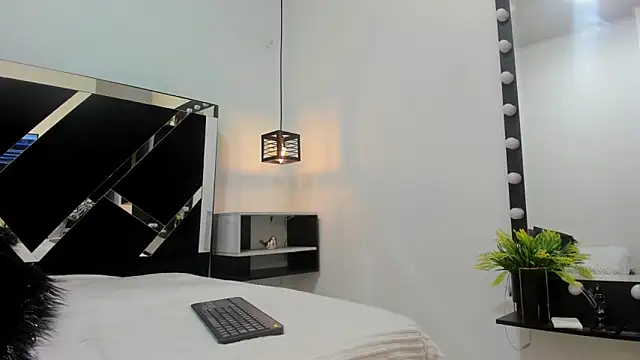 Snapshot of Ambber_moon chatting on 02-01-25, 03:41 Ambber moon online show from 02-01-25, 03:41