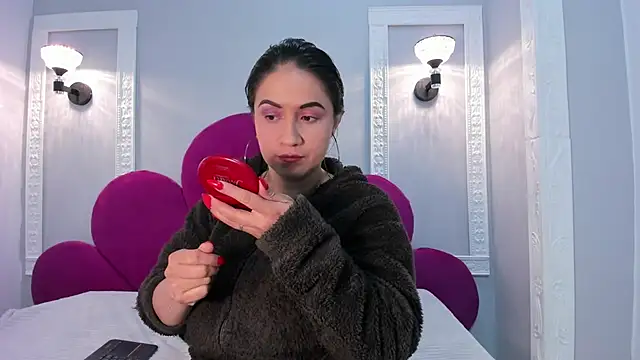 Snapshot of Ambber_moon chatting on 03-20-25, 10:43 Ambber moon online show from 03-20-25, 10:43