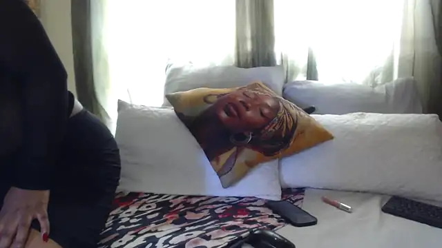 Foxybrownxx1 online show from 03-13-26, 07:59