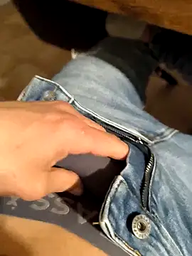 Snapshot of Kevoon991 chatting on 03-04-25, 07:01 Kevoon991 online show from 03-04-25, 07:01