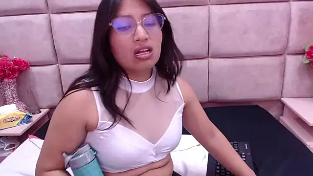 Snapshot of Miaa_Smiith_ chatting on 12-17-24, 06:02 Miaa Smiith  online show from 12-17-24, 06:02