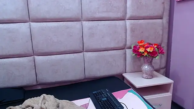 Snapshot of Miaa_Smiith_ chatting on 12-27-24, 02:36 Miaa Smiith  online show from 12-27-24, 02:36