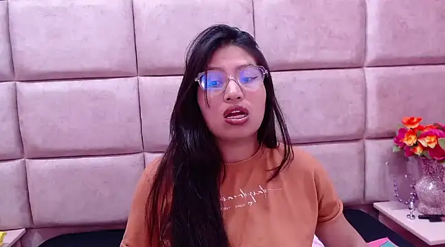 Snapshot of Miaa_Smiith_ chatting on 01-05-25, 06:24 Miaa Smiith  online show from 01-05-25, 06:24