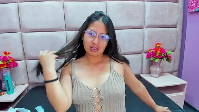 Snapshot of Miaa_Smiith_ chatting on 03-19-25, 02:37 Miaa Smiith  online show from 03-19-25, 02:37