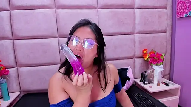 Snapshot of Miaa_Smiith_ chatting on 03-21-25, 06:05 Miaa Smiith  online show from 03-21-25, 06:05