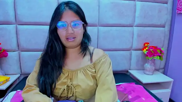 Snapshot of Miaa_Smiith_ chatting on 03-23-25, 03:10 Miaa Smiith  online show from 03-23-25, 03:10