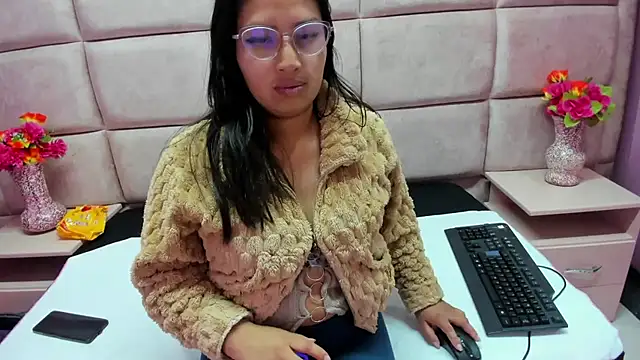 Snapshot of Miaa_Smiith_ chatting on 09-16-25, 02:56 Miaa Smiith  online show from 09-16-25, 02:56