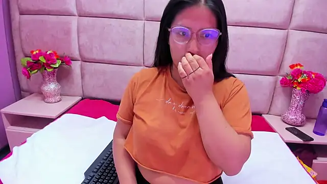 Snapshot of Miaa_Smiith_ chatting on 09-19-25, 03:19 Miaa Smiith  online show from 09-19-25, 03:19