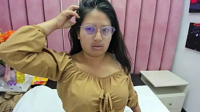 Snapshot of Miaa_Smiith_ chatting on 10-12-25, 03:05 Miaa Smiith  online show from 10-12-25, 03:05