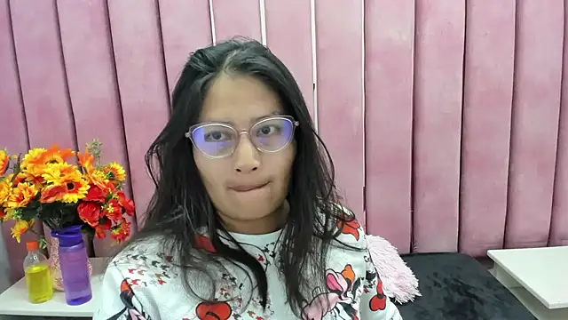 Snapshot of Miaa_Smiith_ chatting on 10-24-25, 03:14 Miaa Smiith  online show from 10-24-25, 03:14