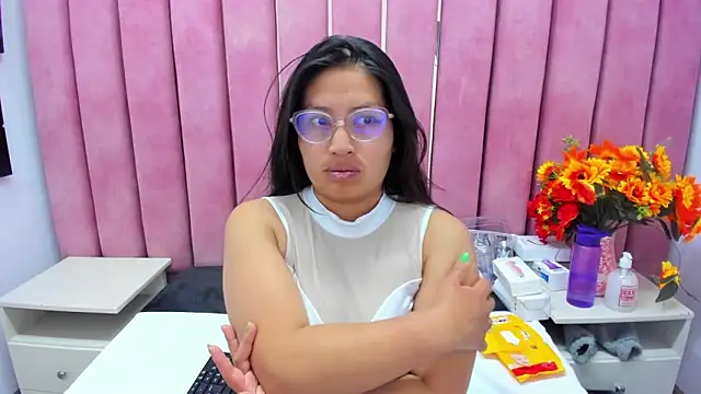 Snapshot of Miaa_Smiith_ chatting on 10-26-25, 03:56 Miaa Smiith  online show from 10-26-25, 03:56