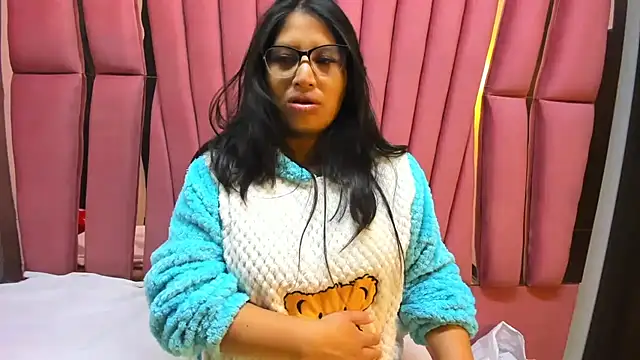 Miaa Smiith  online show from 07-11-26, 03:09