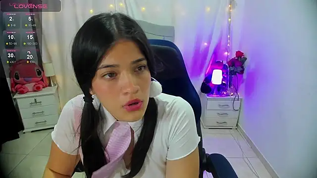 Snapshot of Alison_girl20 chatting on 12-17-24, 08:10 Alison girl20 online show from 12-17-24, 08:10