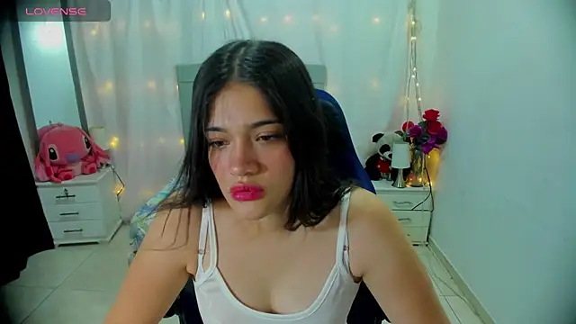 Snapshot of Alison_girl20 chatting on 01-20-25, 08:18 Alison girl20 online show from 01-20-25, 08:18