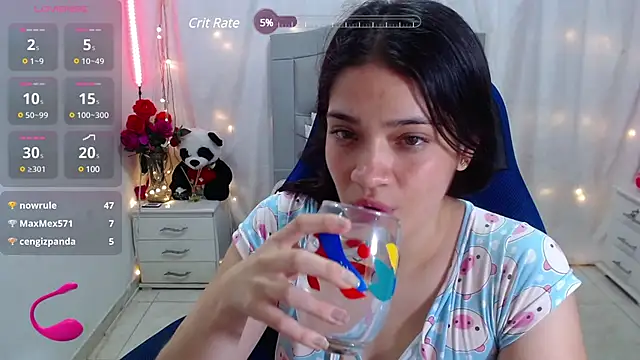 Snapshot of Alison_girl20 chatting on 03-01-25, 02:04 Alison girl20 online show from 03-01-25, 02:04