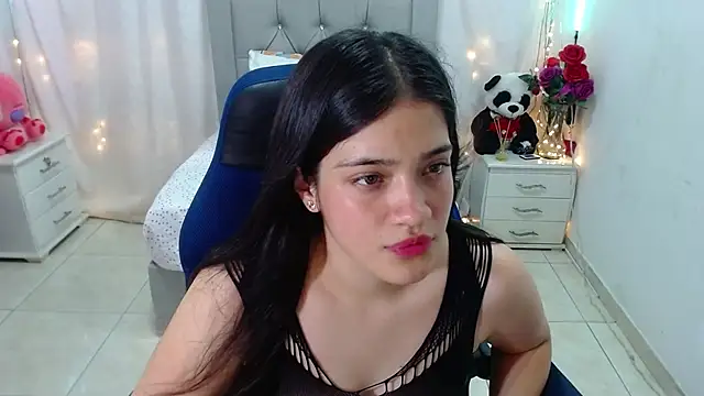 Snapshot of Alison_girl20 chatting on 03-03-25, 08:32 Alison girl20 online show from 03-03-25, 08:32