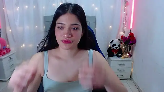 Snapshot of Alison_girl20 chatting on 03-10-25, 08:12 Alison girl20 online show from 03-10-25, 08:12