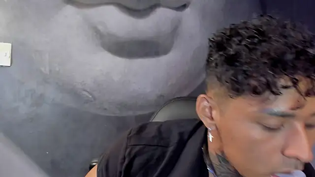 Snapshot of bradley_smith chatting on 01-22-25, 04:44 bradley smith online show from 01-22-25, 04:44