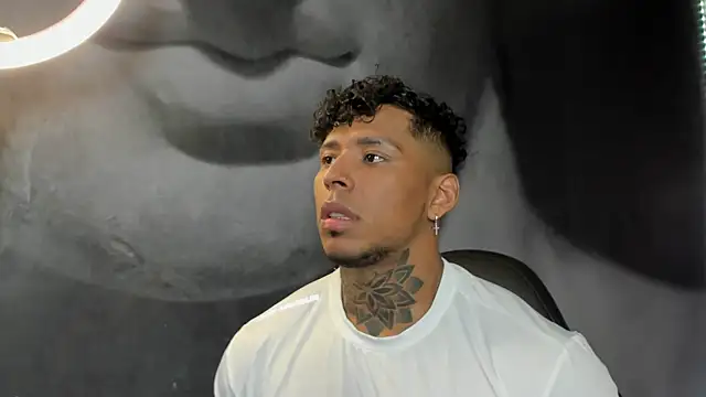 Snapshot of bradley_smith chatting on 01-26-25, 10:55 bradley smith online show from 01-26-25, 10:55