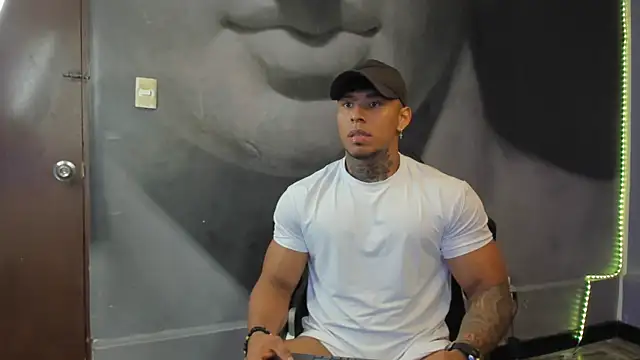 Snapshot of bradley_smith chatting on 01-29-25, 07:36 bradley smith online show from 01-29-25, 07:36