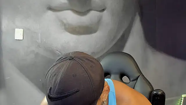 Snapshot of bradley_smith chatting on 02-02-25, 04:26 bradley smith online show from 02-02-25, 04:26