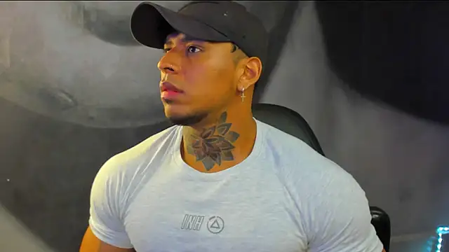 Snapshot of bradley_smith chatting on 02-04-25, 07:40 bradley smith online show from 02-04-25, 07:40